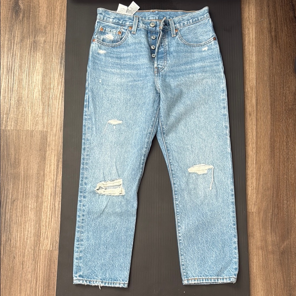 Women Levi’s 501 Crop Blue Jeans